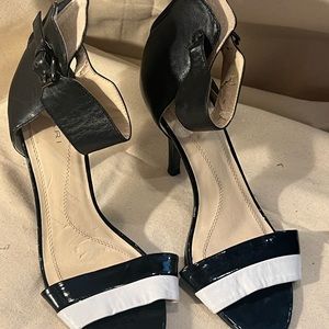 Tahari Heels Size 7.5
